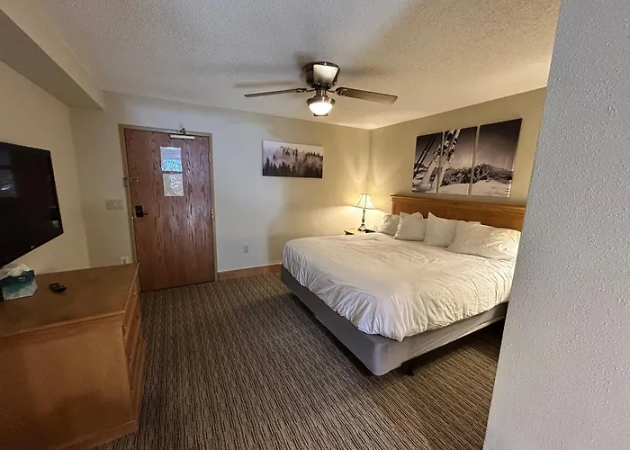 Walk To Lifts, Pet Friendly, Hot Tub, Bus To Town